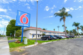 Отель Motel 6-Costa Mesa, CA  Коста Меса